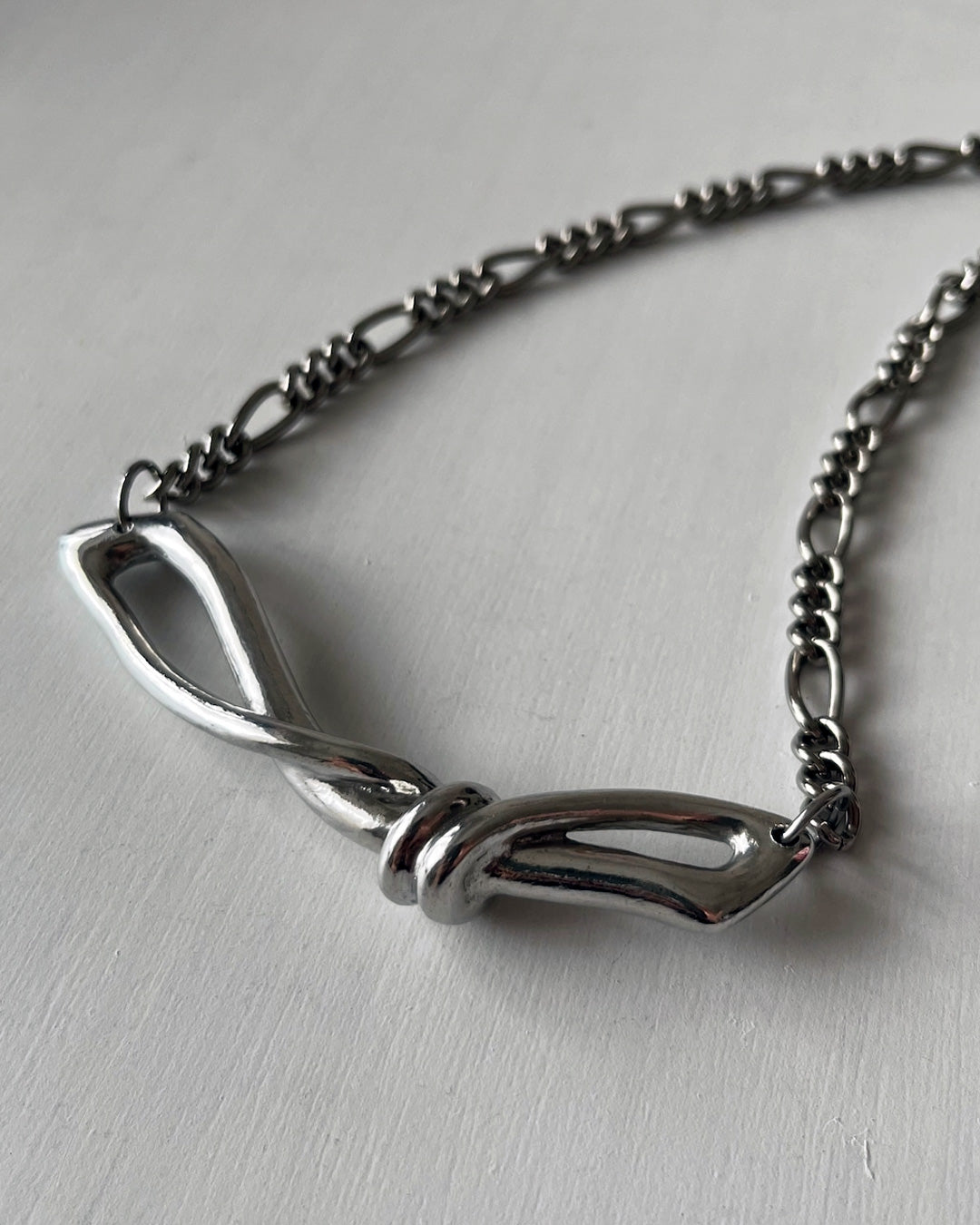 s13−02−503 ツイストリボンチョーカー【Sato Hatakeyama】【013】