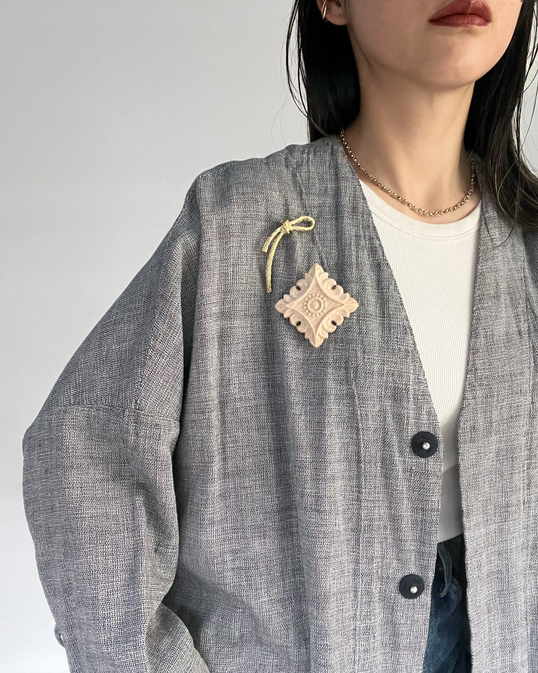 b3-04-502 木彫りブローチ【Big Land】【003】