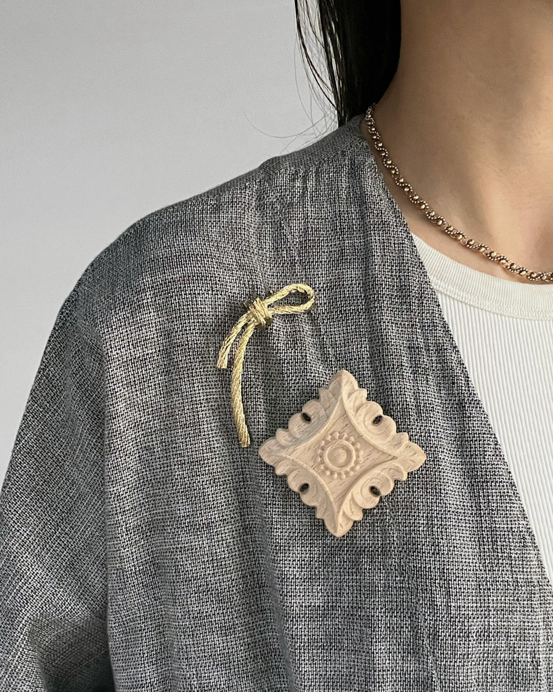 b3-04-502 木彫りブローチ【Big Land】【003】