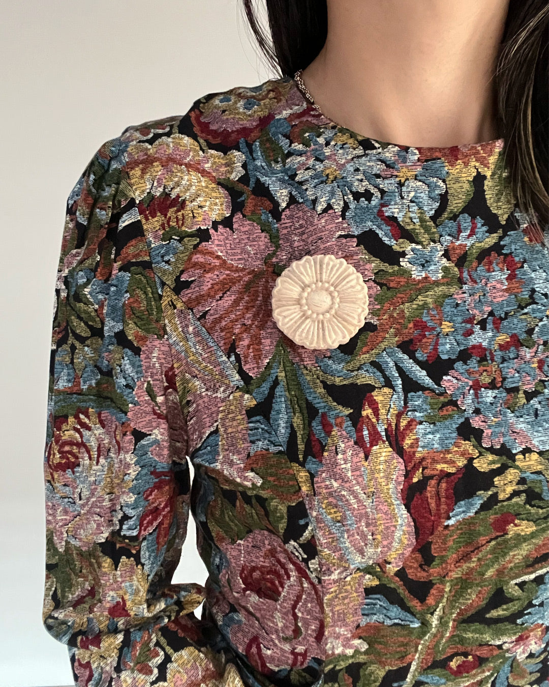 b3-04-502 木彫りブローチ【Big Land】【003】