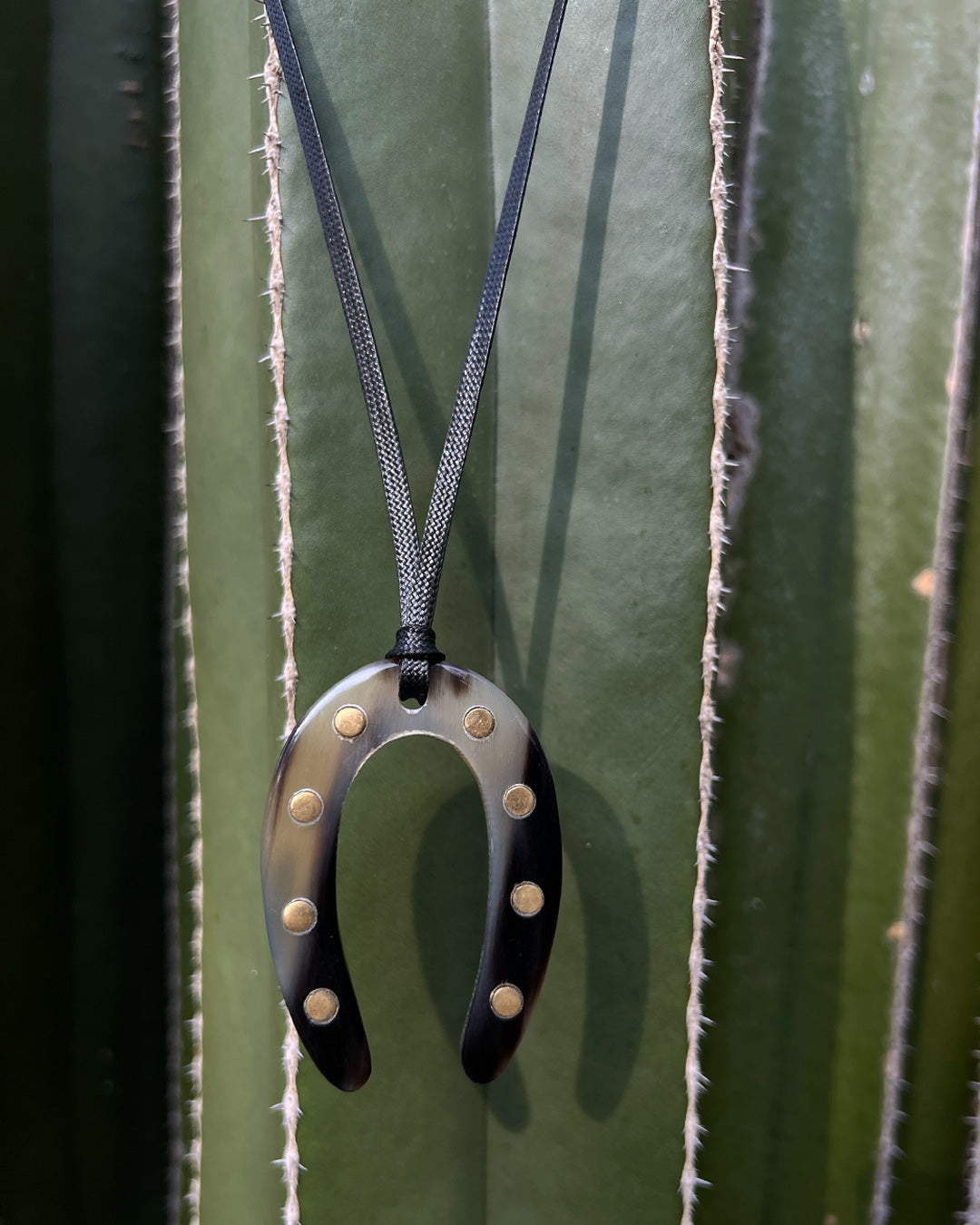 b3-01-502 馬蹄モチーフ水牛ネックレス【Big Land】【003】