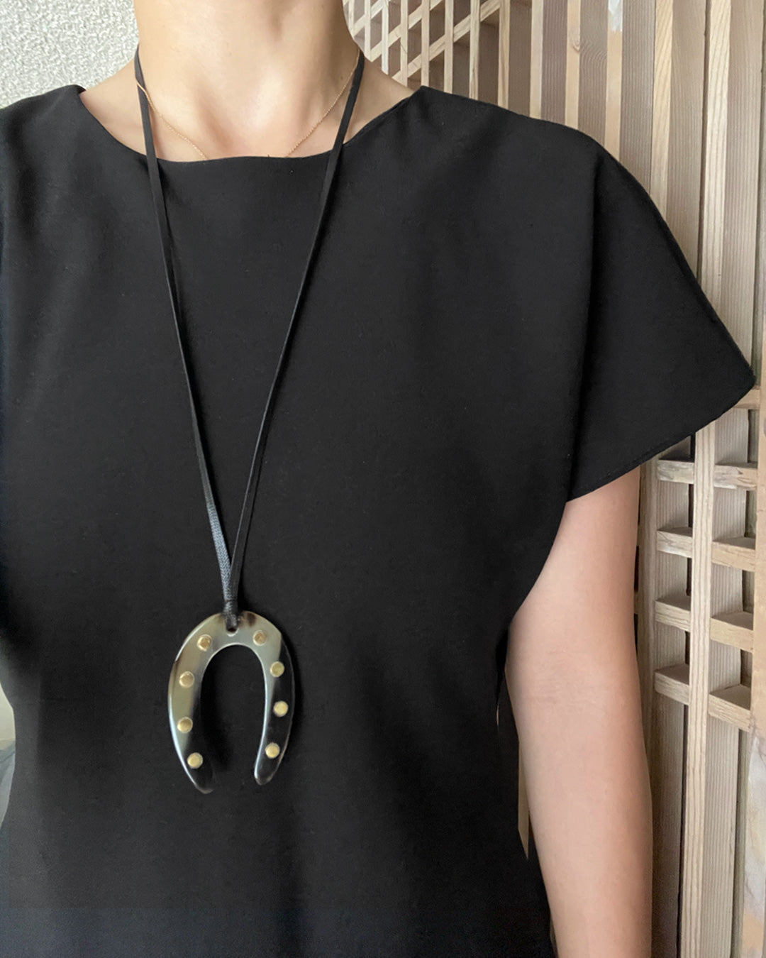 b3-01-502 馬蹄モチーフ水牛ネックレス【Big Land】【003】